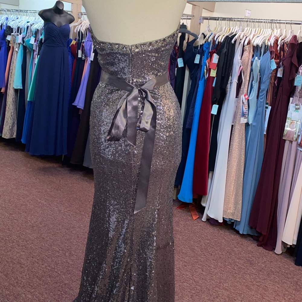 Gown - Picture 4 of 5